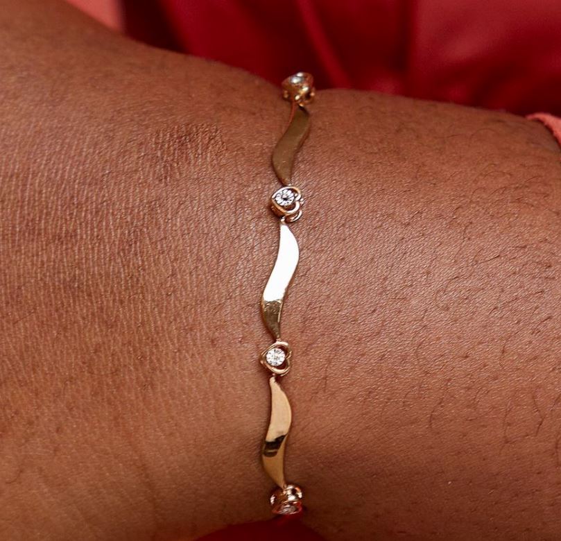 4 Heart Diamond Bracelet in 18K Gold