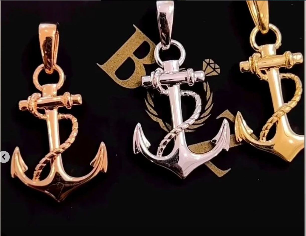 Anchor Pendent in 18K Gold