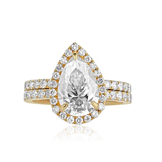 Ola Pear Cut Moissanite & Diamond Bride Set in 18K Gold