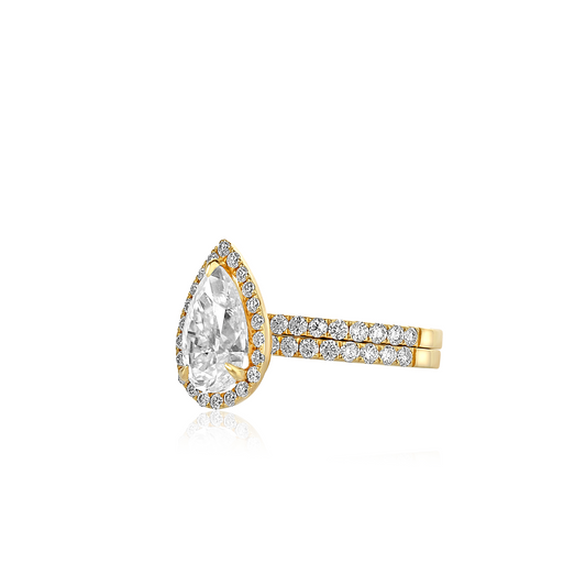 Ola Pear Cut Moissanite & Diamond Bride Set in 18K Gold